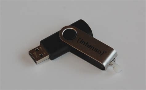 How to Create Bootable USB Drives and SD Cards For Windows ...