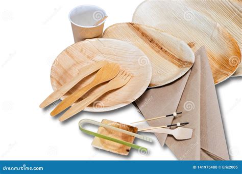 Vaisselle Jetable En Bambou Avec Des Plats Et Des Couverts Pour Le