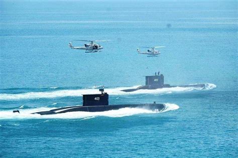 Apple17> kri nanggala, 25 сентября 2014 года apple17> автор: Indonesian navy submarine at exercise 960x683 : MilitaryPorn