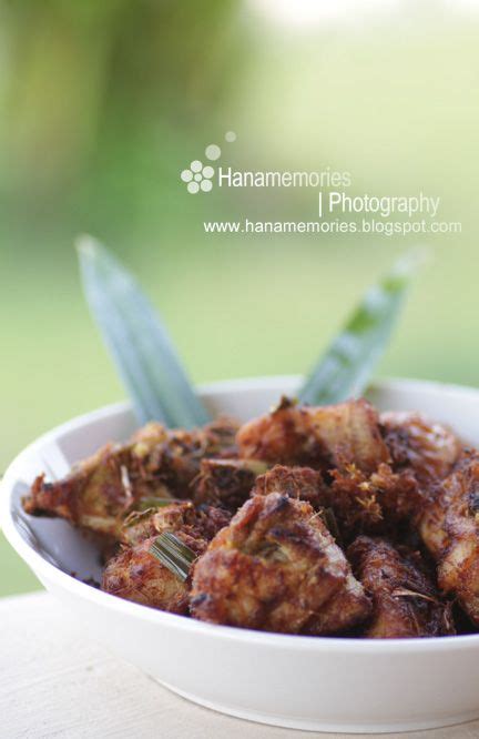 Ayam goreng is an indonesian and malaysian dish consisting of chicken deep fried in oil. Ayam Goreng Harum Pandan (With images) | Chicken recipes ...