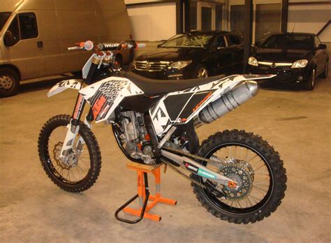 Top of the line bike from factory with lots of upgrades including dhr front suspension, cott steering stabalizer, mf gold series fatty pipe, ew clutch plates 2 months ago, etal mulisha grafics, cebis oversize fuel tank, actory tank included. 2008 KTM 250 SX-F - Moto.ZombDrive.COM
