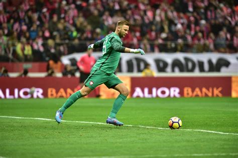 L'église catholique et plusieurs responsables politiques s'opposent à cette décision. Artur Boruc kontra Glasgow Rangers. Jak "Król Artur ...