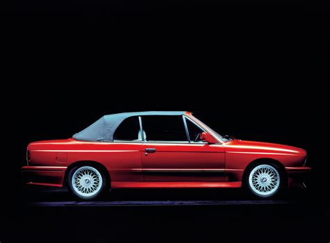 While loosely based on the bmw e30 series, the e30 m3 is more a racing machine. 1988 BMW M3 Convertible - Supercars.net