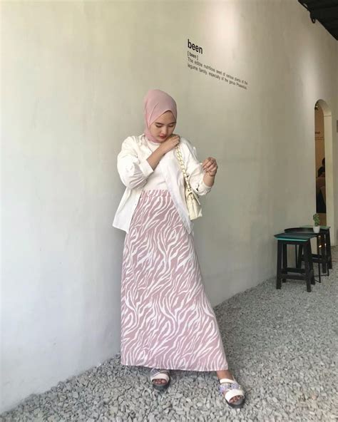 Ootd Hijab Dengan Rok Motif Ala Intan Ghazella