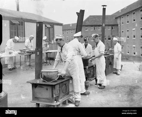 Royal Air Force Technical Training Command 1940 1945 Trainee Cooks Learning How To Prepare