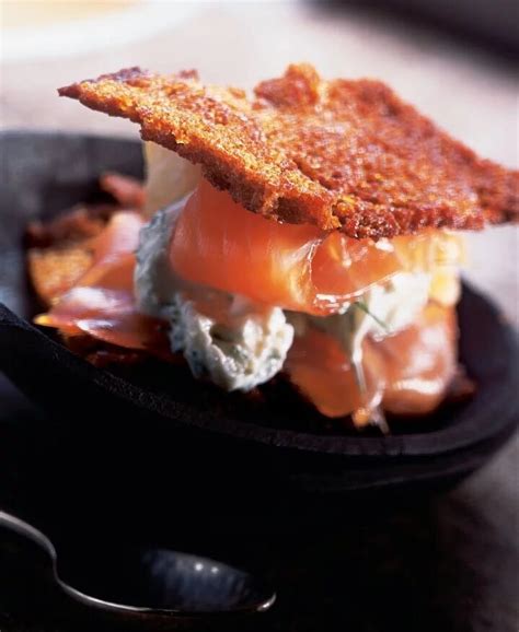 Recette saumon fumé fromage frais et pain dépice