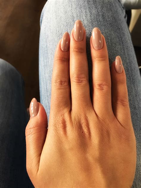 Pin By Noelle Mansour On Claws Beige Nails Short Gel Nails Round Nails