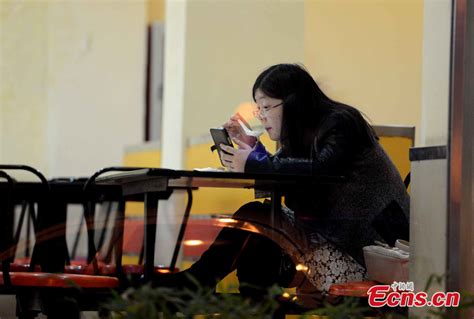 抵制不良游戏 拒绝盗版游戏 注意自我保护 谨防受骗上当 适度游戏益脑 沉迷游戏伤身 合理安排时间 享受健康生活. Are you a 'phubber'? (1/10) - Headlines, features, photo ...