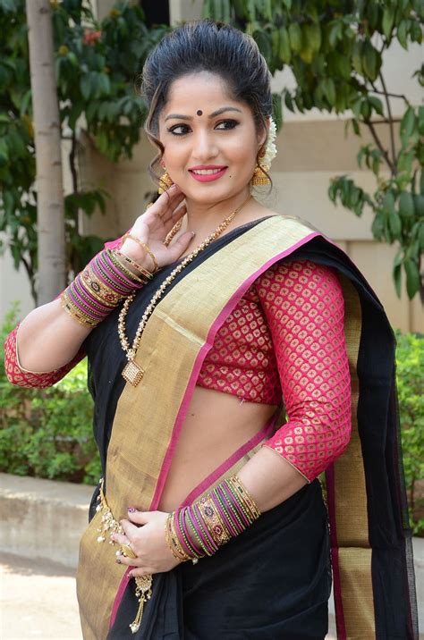 Telugu Actress Madhavi Latha Photoshoot In Saree Ff Cinema Gallery