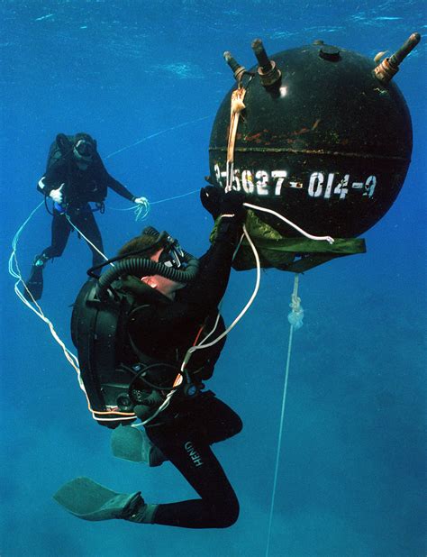 Fileus Navy Explosive Ordnance Disposal Eod Divers Wikimedia