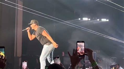 Luke Bryan Falls During Thats My Kinda Night 07 08 2022 Youtube