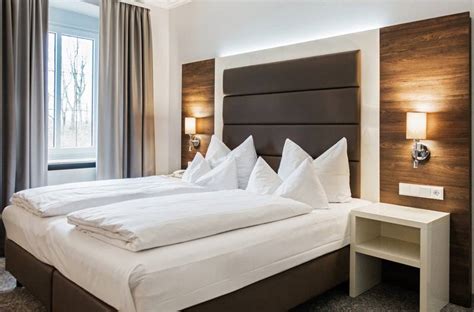 Enjoy our own confectioner's sweet delicacies in a stylish ambience. Hotel Haus Delecke in Möhnesee-Delecke - de beste ...