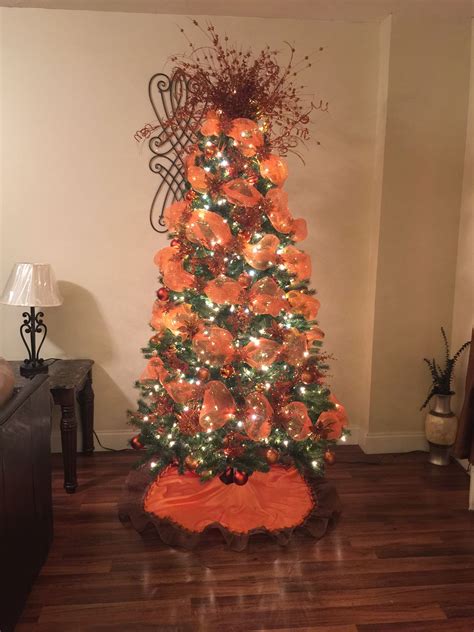 For garlands, just knot lengths of yarn. My Christmas tree decoration 2016. Burnt orange and brown ...