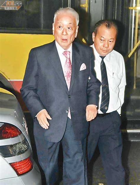 福臨門 fook lam moon, hong kong. 李嘉欣出巡晒肚兔氣揚眉 - 東方日報