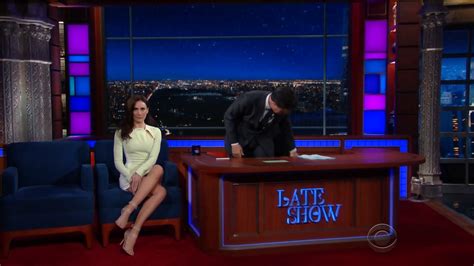 Голая Лаура Бенанти в The Late Show With Stephen Colbert