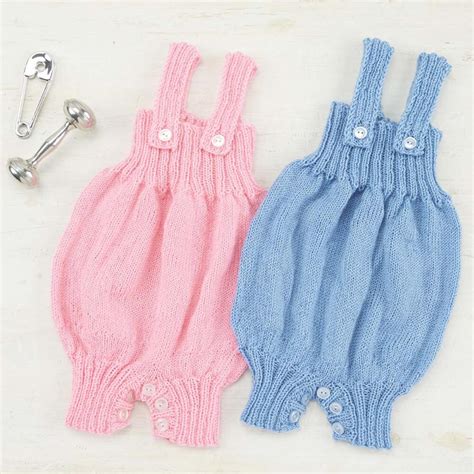 This sweet little classic pinafore dress has absolutely no seaming! Knitting Patterns Galore - Playtime Onesies