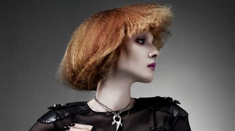 A guide to the mohican. 1970s punk inspired hairstyles and hair colors for today's ...