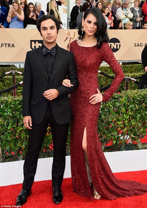 Kaley cuoco kunal nayyar wedding. SAG Awards 2016 red carpet sees Kaley Cuoco glam it up ...