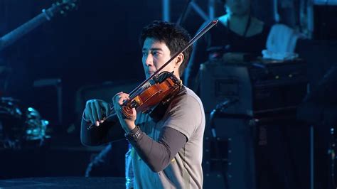 Harlem yu who sang the opening theme song qing fei de yi 情非得已 over seventeen years ago was seen with the new cast led by shen yue, dylan wang, darren chen even before the cast was revealed last year, it was announced that leehom wang will be singing the theme song for the remake. 王力宏 Wang Leehom 2019 福利秀 FREE SHOW＠台北大安森林公園 You Raise Me ...