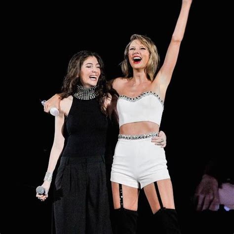 Watch Taylor Swift Sing “royals” With Lorde In Washington Dc Stereogum