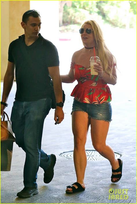 Britney Spears Rocks Daisy Dukes While Shopping At Nordstrom Photo