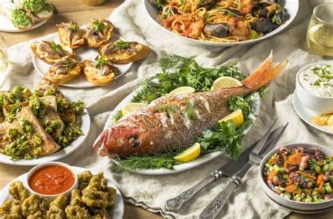 Whether you're celebrating on christmas day or christmas eve, these are crowd favorite recipes that are. Italian Christmas Eve Buffet / Italian Christmas Recipes Rachael Ray In Season - Here are some ...