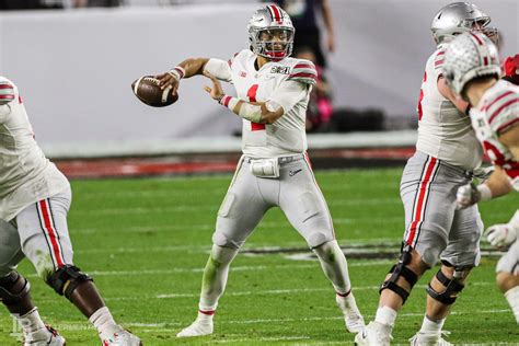 Justin fields, ohio state's heisman trophy finalist quarterback, started off his 2020 season with an outstanding performance. Justin Fields: Buckeyes quarterback declares for NFL draft
