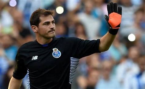 Iker casillas fernández is a spanish professional footballer who plays for portuguese club porto. Porto inscribe a Iker Casillas en la nómina para la liga ...