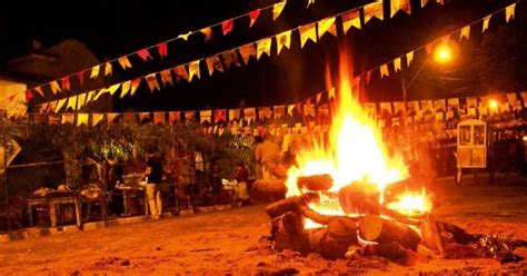 Veja mais ideias sobre joaozinho, são joão, paredes de madeira de paletes. Festa Junina: origem, características e a festa de São ...
