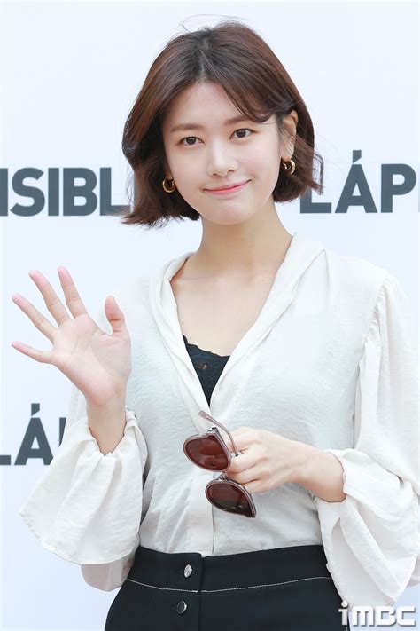 Jung so min is a south korean actress under blossom entertainment, born as kim yoon ji. 포토 정소민, 햇살처럼 환한 미모