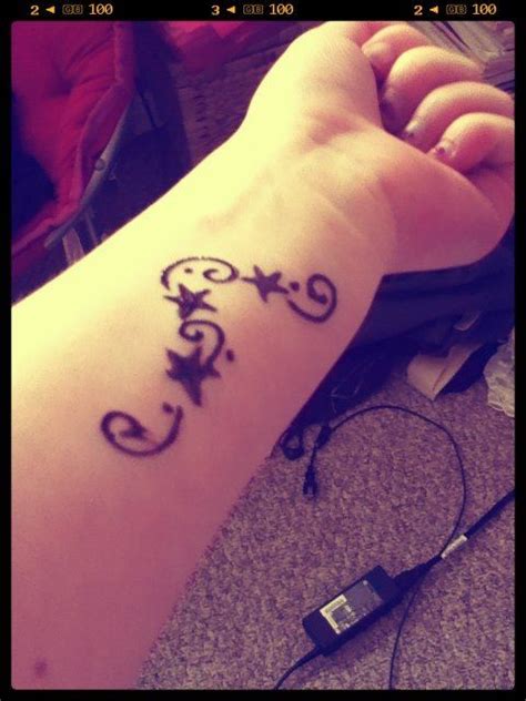 This henna tattoo looks like a bracelet, and the design is absolutely gorgeous. Henna (forearm) | Tattoo quotes, Tattoos, Infinity tattoo