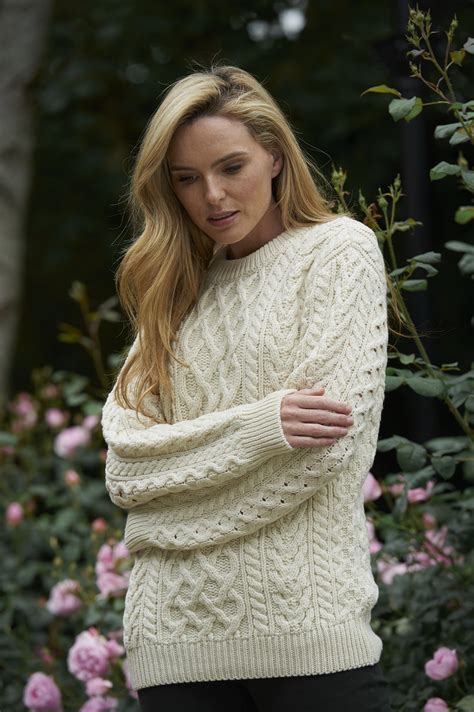 irish traditional aran sweater by natallia kulikouskaya for arancrafts of ireland Вязаные