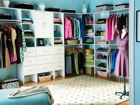 Di sini anda mempunyai peluang untuk melihat 10 variasi praktikal dan berfungsi, semua contoh ini adalah untuk reka bentuk almari pakaian bilik tidur sangat. Mengisi kabinet dan bilik persalinan | sprichie.com
