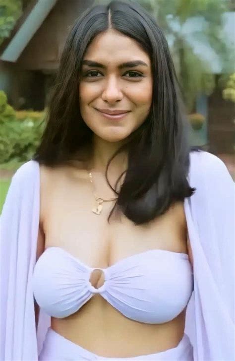 Mrunal Thakur Hot Sexy Nude Picture Realpornclip