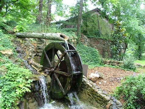 This Water Wheel Is Located In In Chattanooga Tn At Rock City Solar