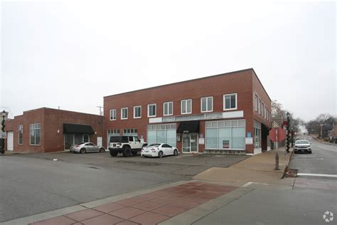 We have a great selection of new and used cars, trucks and suvs. 1 S Main St, Cape Girardeau, MO, 63703 - Bank Property For ...