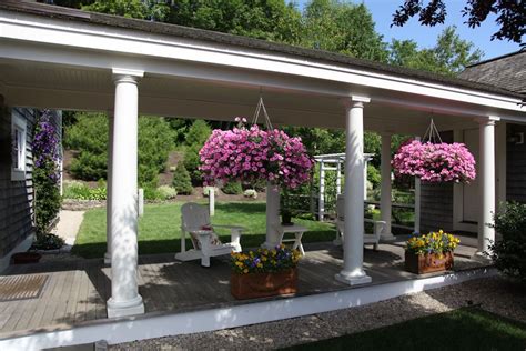 Garages en bois backyard garage garage door styles garage style detached garage ideas incredible backyard landscaping backyard My Parent's House a.k.a. The Ranch « Elements of Style ...