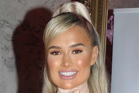 Love Islands Molly Mae Hague Accused Of Photoshopping As Fans Spot Her