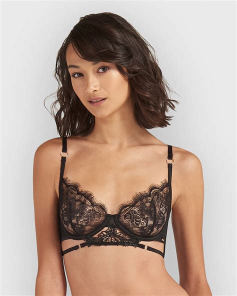 An Intricate Bra Combining Soft Lace With Directional Design The Beautiful Eyelash Lace Creates