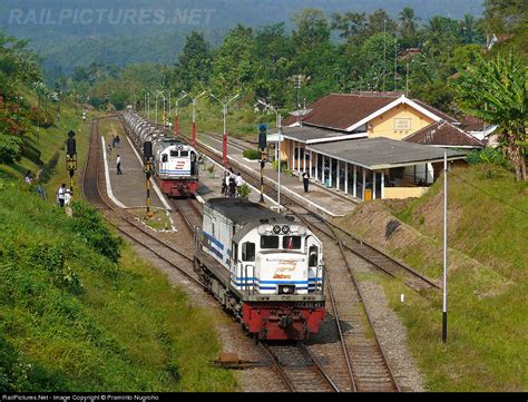 Api unik klampok brebes hari jumat tanggal 2 agustus 2019, saya bersama pak imron berkesempatan merevisit perlintasan kereta api desa. 9550.1249225234.jpg