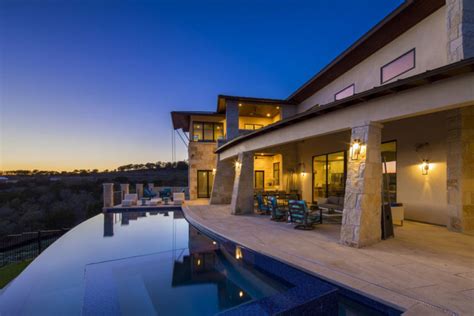 Vanguard Studio Inc Designs A Stunning Contemporary Home In Austin Texas