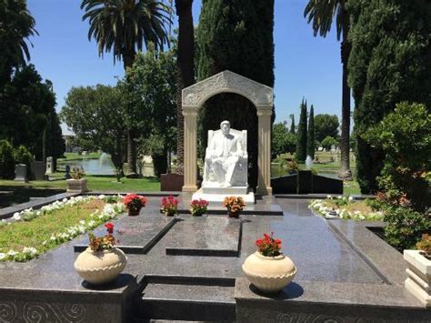 Read more about hollywood forever's range of premium cemetery services, or for information and advice on a range of end of life questions and issues, you. Rich Armenians or Russians grave - Picture of Hollywood ...