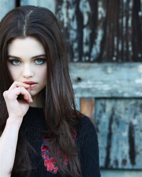India Eisley Hot Spicy Navel Pictures Hd Pics