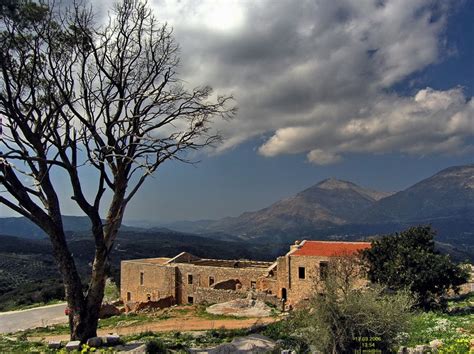 Halepa-Kloster in der Nähe der Dörfer von Tsahiana