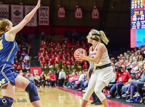 Rutgers Womens Basketball Scarlet Knights Vs Iowa Hawkeyes Preview • In The Zone Sports