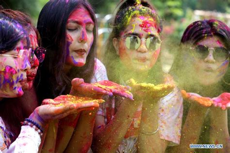 Hindu Festival Of Holi Marked In India Xinhua Englishnewscn