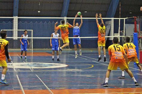 Ontem foi dia de ir pra quadra assistir o jogo de vôlei brasil x russia. Equipe de vôlei masculino SELJ/Marília...