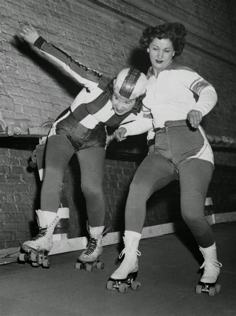 32 interesting vintage photos of roller derby skaters roller derby roller derby skates derby