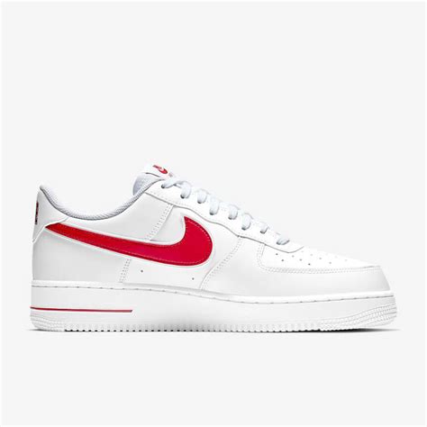 Erhältlich sind die schuhe aber auch rein in weiß. Nike Air Force 1 07 Kaufen Low Weiß Rot Schuhe Damen ...