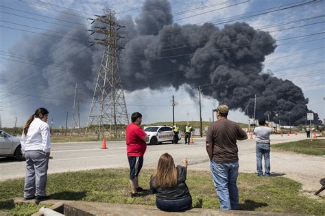 Houston Chemical Fire Smoke Set To Descend Closing Schools